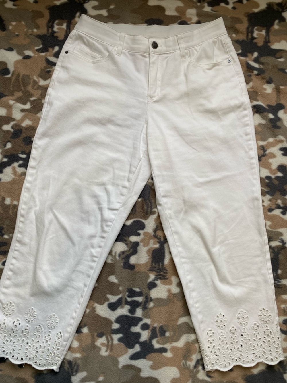 Skye's The Limit White Eyelet Hem Cropped Jeans Petite Size 10P.